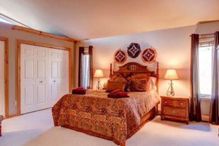 Mountain Lodge with Hot Tub by RedAwning