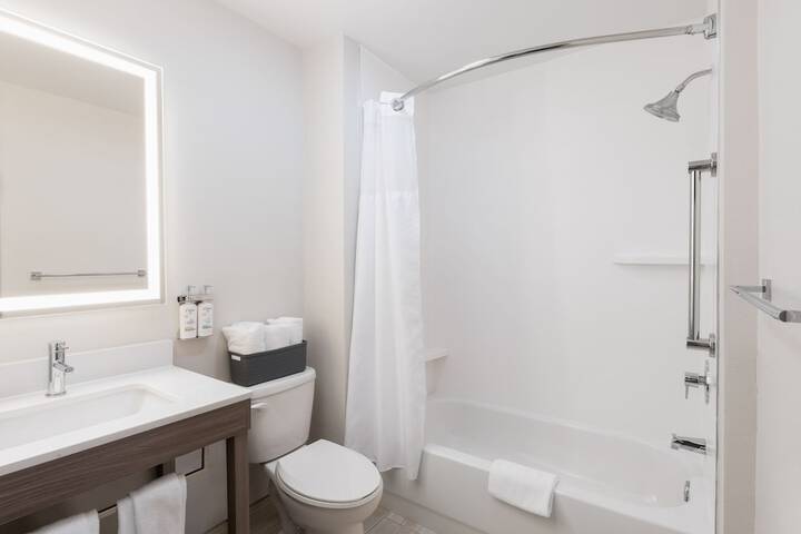 Holiday Inn Express Atlanta West - Theme Park Area by IHG