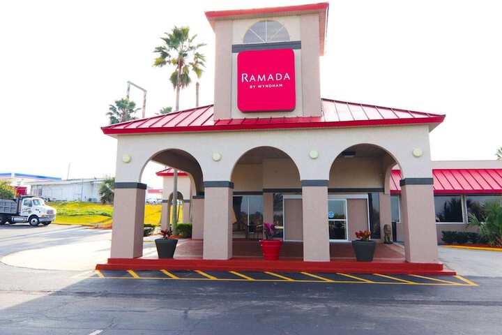 Ramada by Wyndham Davenport Orlando South