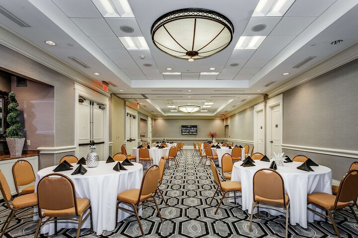 Hampton Inn & Suites Mobile- Downtown Historic District