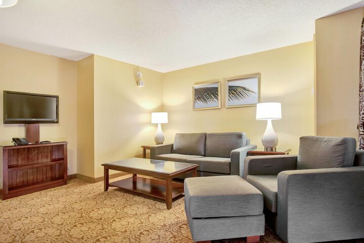 Hilo Hawaiian Hotel Trademark Collection by Wyndham