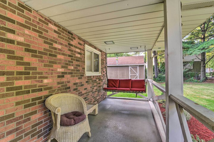 Pet-friendly Taylor Home w / Backyard Oasis!