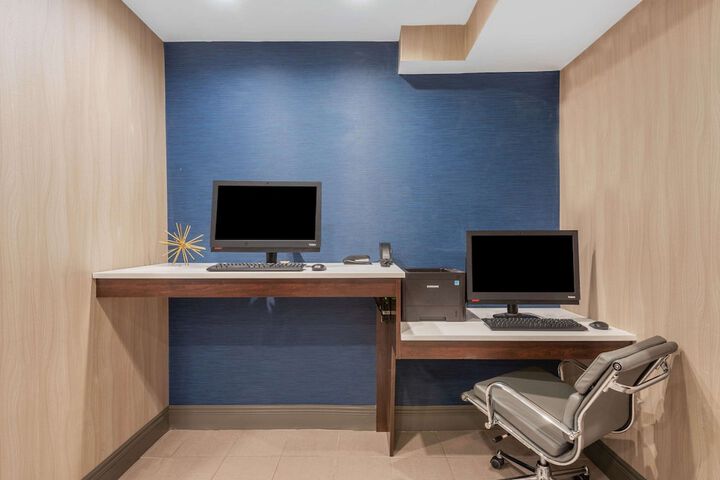 Business Center 31 of 31