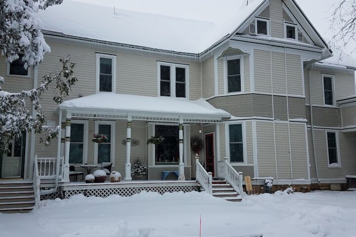 Oaklawn Inn LLC