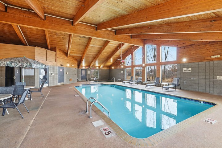 AmericInn by Wyndham White Bear Lake St. Paul
