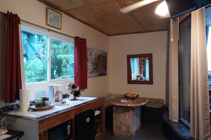 Aloha Crater Lodge