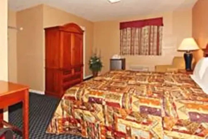 Room 12 of 37