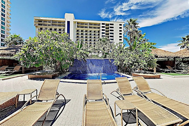 Opulent Beachfront W / Pools Spa & Theater 3 Bedroom Condo