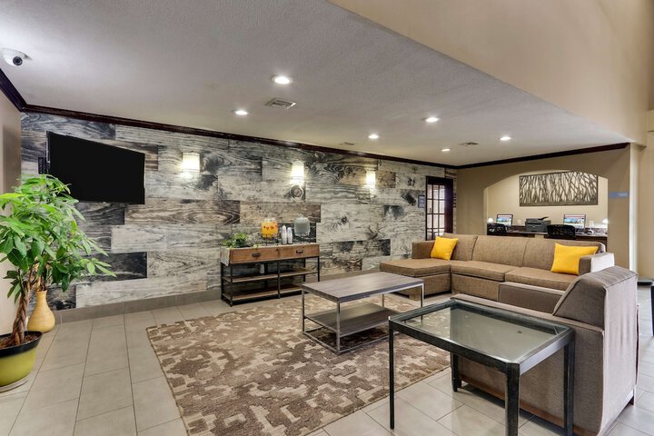Best Western Plus University Inn & Suites