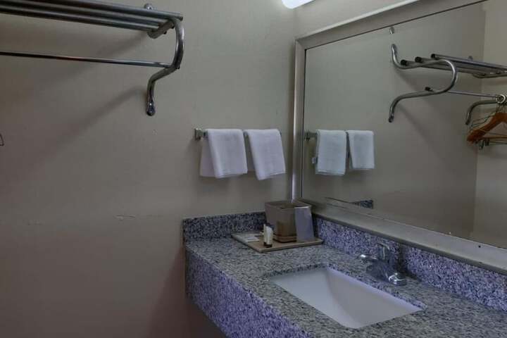 Room 25 of 43