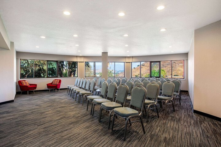 La Quinta Inn & Suites by Wyndham Pomona