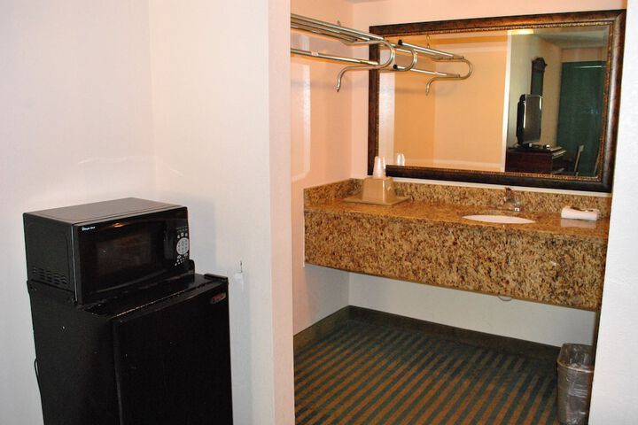 Room 5 of 11