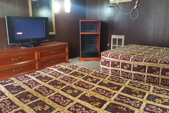 Room 7 of 12