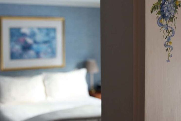THE TRUMBULL HOUSE BED AND BREAKFAST