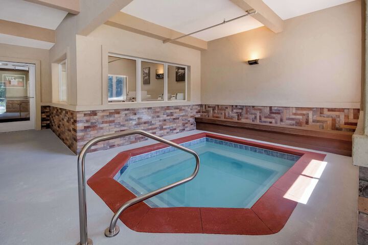 Pool 10 of 49