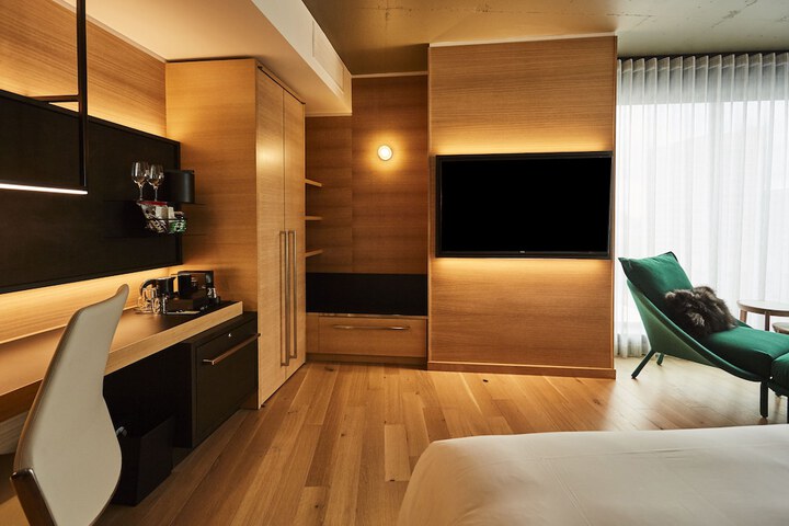 Room 5 of 44