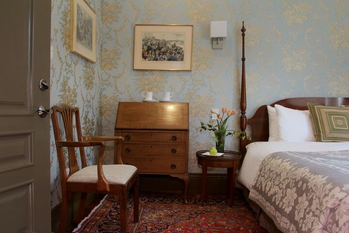 Room 10 of 38