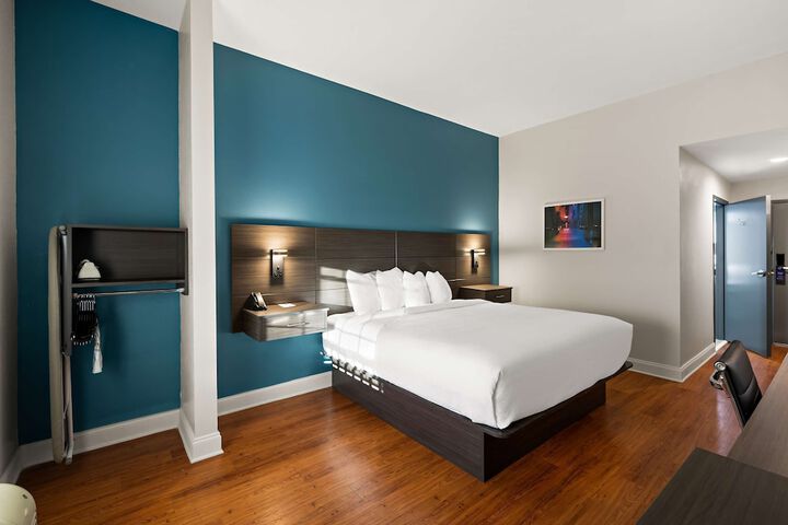 Room 17 of 39