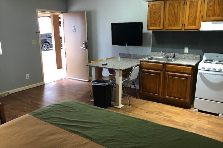 Room 13 of 33