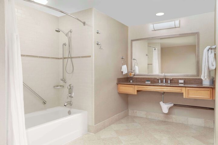 Hilton Orange County / Costa Mesa