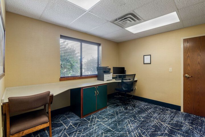Business Center 31 of 31