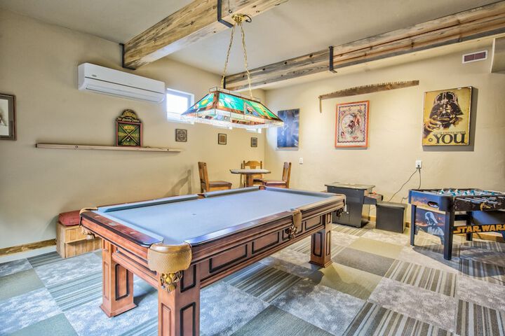 Mountain Getaway Cabinhot Tub & Pool Table4bd