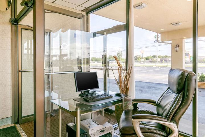 Business Center 25 of 25