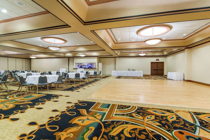Clarion Hotel Convention Center