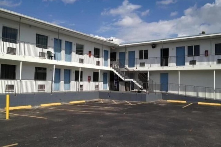 Hotel 4 of 11
