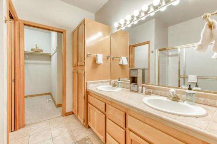 Clarks Mountain Condo