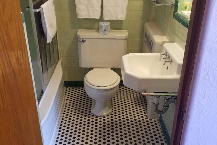 Room 15 of 19