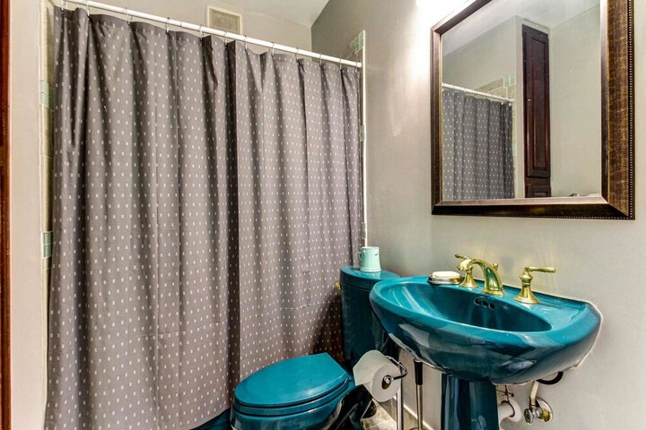 Room 6 of 25