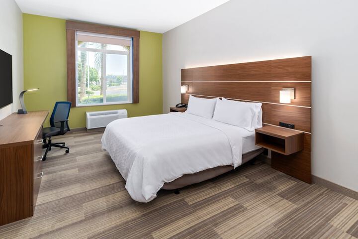 Room 25 of 42