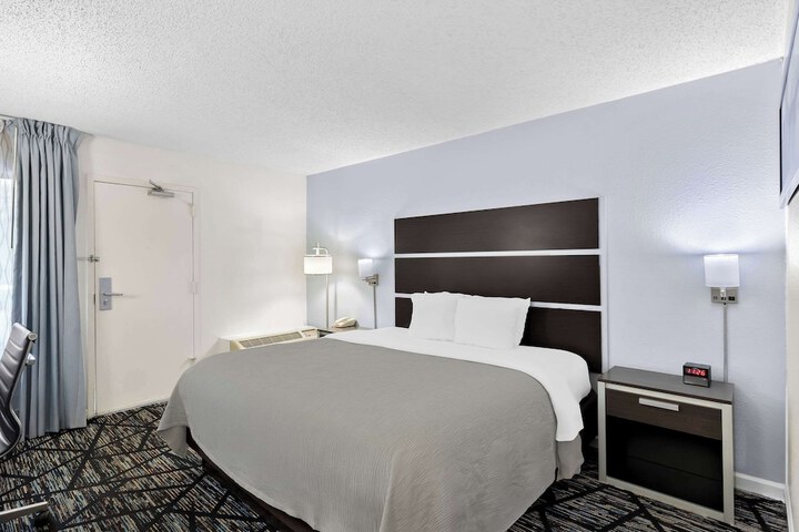 Room 18 of 31
