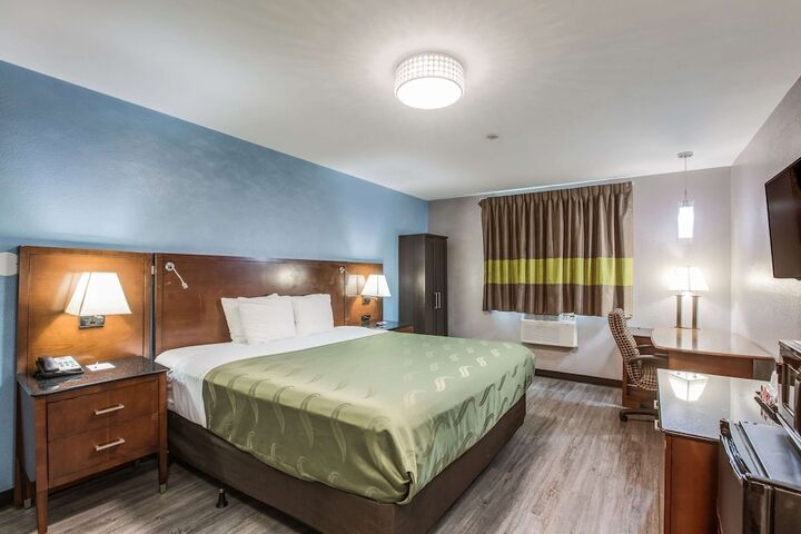 Room 15 of 34