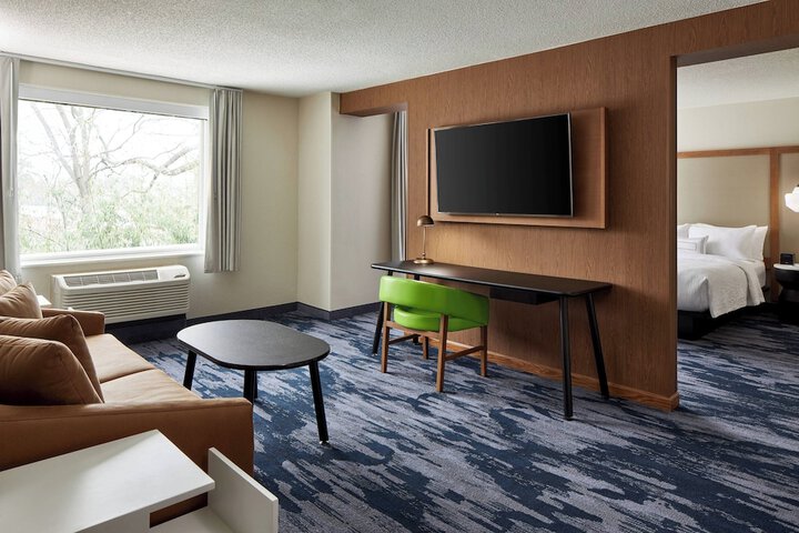 Room 13 of 21