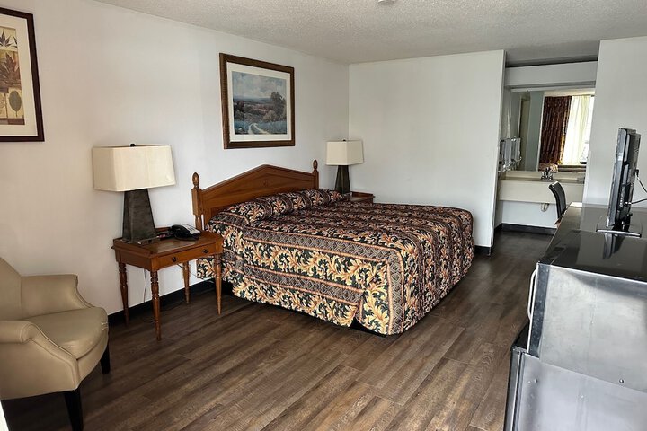 Room 9 of 12