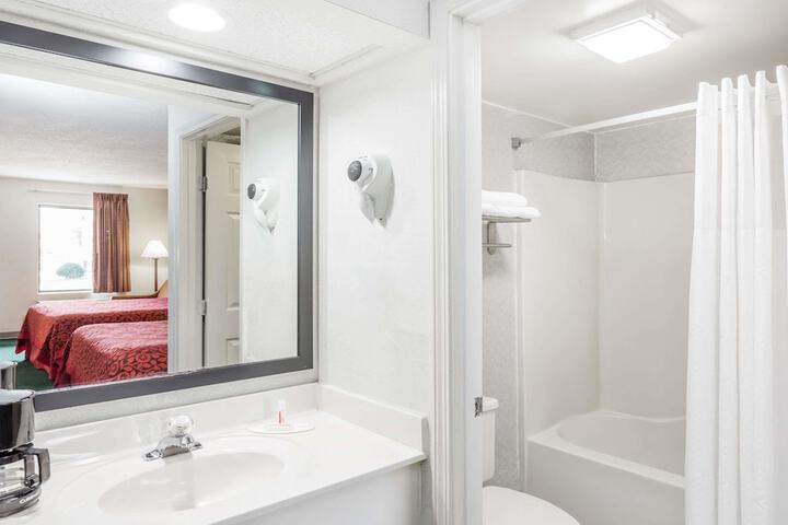 Room 8 of 14