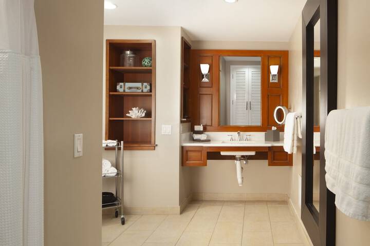 Pier House Resort & Spa