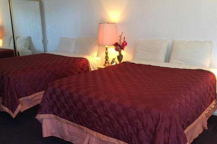 Crystal Palace Inn Brownfield