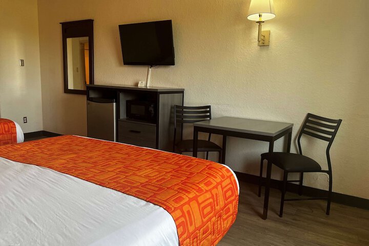Room 18 of 29