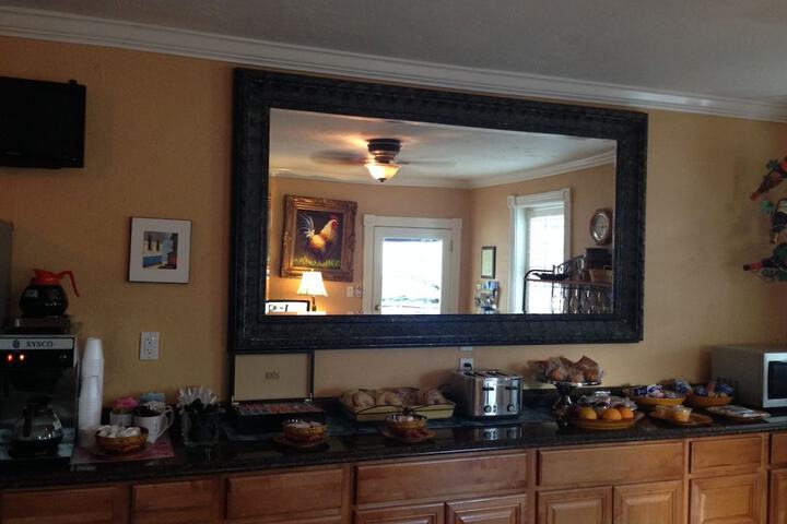 Breakfast/Coffee Service 78 of 91