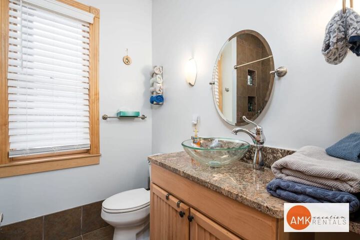 Lake Life Getaway - Condo Near Downtown