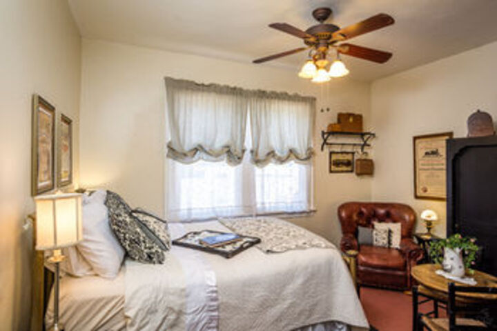 Joshua Inn Bed & Breakfast