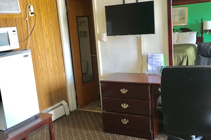 Room 18 of 37