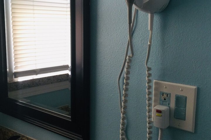 Dolphin Cove Motel