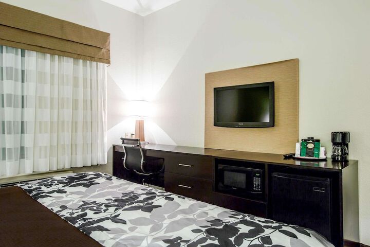 Room 13 of 35