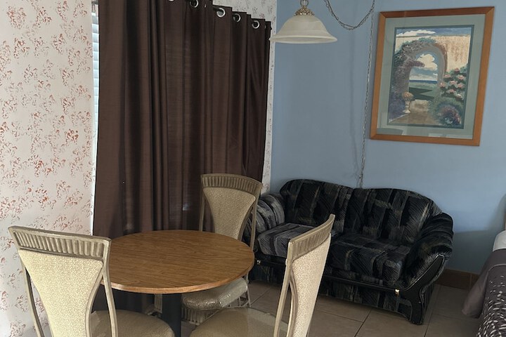 Room 27 of 36