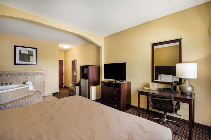 Room 27 of 40