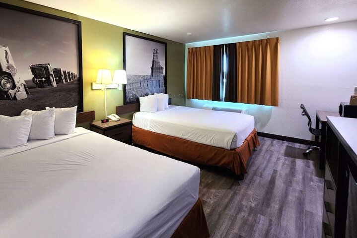 Room 11 of 28